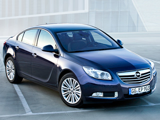 Opel insignia. Вместе с&nbsp;обновлением модель получит ещё один вариант окраски кузова&nbsp;— тёмный с&nbsp;сине-фиолетовым оттенком «металлик» Luxor, а&nbsp;также легкосплавные диски иного дизайна.