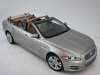 Jaguar xj. Все свои 520&nbsp;л объёма багажного отделения Jaguar XJ&nbsp;после операции сохранил&nbsp;— матерчатая крыша складывается сразу за&nbsp;сиденьями второго ряда.