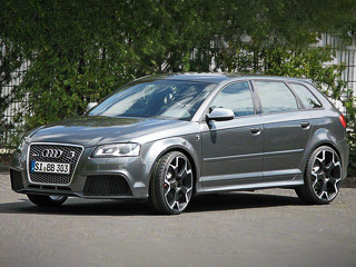 Audi rs3. Увеличение отдачи мотора оценивается почти в&nbsp;16&nbsp;тысяч евро, улучшенная подвеска стоит почти 1800&nbsp;евро, а&nbsp;за&nbsp;мощнейшие тормоза попросят 6995&nbsp;евро. Ещё без малого 4000 и&nbsp;5000 евро стоят колёсные диски и&nbsp;выпуск соответственно.