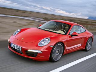 Porsche 911. Спорткар Porsche&nbsp;911&nbsp;Carrera, укомплектованный «роботом» PDK, достигает сотни за&nbsp;4,6&nbsp;с, а&nbsp;с&nbsp;пакетом Sport Chrono&nbsp;— за&nbsp;4,4&nbsp;с. Аналогичные показатели у&nbsp;«эски» равняются соответственно&nbsp;4,3 и&nbsp;4,1&nbsp;с.