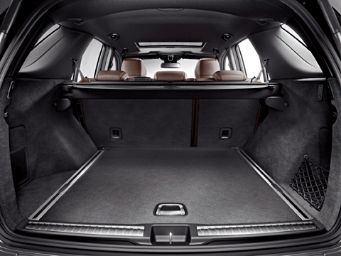             Приличный объём багажника в таком крупном автомобиле — само собой разумеющееся. В зависимости от положения задних спинок он варьируется от 690 литров до 2010.
