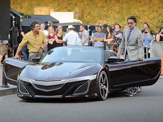 Honda nsx. Папарации удалось запечатлеть концептуальное купе Acura в&nbsp;Центральном парке в&nbsp;Нью-Йорке. За&nbsp;рулём&nbsp;— актёр Роберт Дауни-младший, один из&nbsp;главных героев фильма.