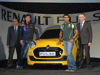 Renault pulse. На&nbsp;презентации новинки присутствовали гонщики Формулы-1&nbsp;— Марк Уэббер и&nbsp;Карун Чандхок.