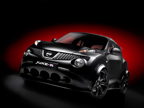 Nissan juke,Nissan juke-r. С&nbsp;увеличенными воздухозаборниками в&nbsp;переднем бампере, расширенными колёсными арками и&nbsp;20-дюймовыми дисками Rays Nissan Juke-R выглядит бесподобно.