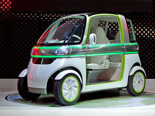 Daihatsu pico,Daihatsu concept. По&nbsp;кругу на&nbsp;автомобильчике Daihatsu Pico установлен экран, на&nbsp;который можно выводить любые информационные сообщения, а&nbsp;также менять его цвет, придавая машине разные образы.