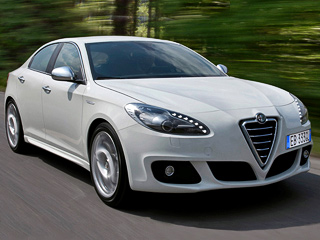 Alfaromeo giulia. Глава группы FIAT-Chrysler планирует, что к&nbsp;2014 году продажи фирмы Alfa Romeo приблизятся к&nbsp;500 тысячам машин&nbsp;— за&nbsp;счёт выхода на&nbsp;американский рынок, в&nbsp;том числе с&nbsp;моделью Giulia. Нынче итальянцы продают 100&nbsp;тысяч.