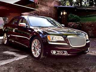Chrysler 300c. В&nbsp;США самый дешёвый седан в&nbsp;комплектации Luxury Series обойдётся минимум в&nbsp;$40&nbsp;145. Полноприводная четырёхдверка с&nbsp;V8 оценена в&nbsp;$45&nbsp;245.