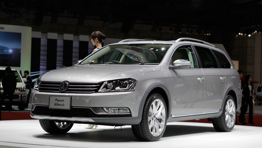 Volkswagen passat,Volkswagen passat alltrack. Российские дилеры начнут принимать заказы в первой половине июля 2012 года. Гамма цветов у версии Alltrack будет такой же, как у обычного универсала, за исключением серебристого «металлика» Tungsten. Этот колер доступен только «вседорожному» Пассату.