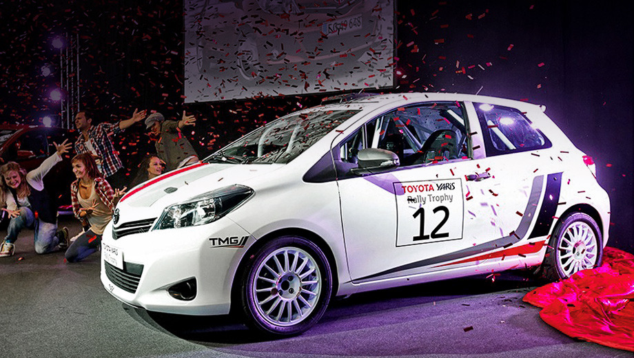 Toyota yaris. Самым логичным выбором для постройки раллийной машины является Yaris. Конкурент Фиесты, DS3 и Polo уже обзавёлся гоночной модификацией класса R1 и собственным монокубком Toyota Yaris Rally Trophy.
