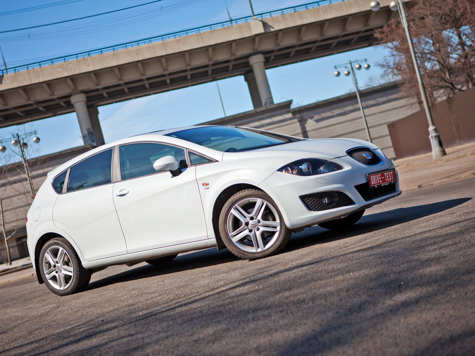 Отождествляем себя с увальнем в хэтчбеке Seat Leon — ДРАЙВ