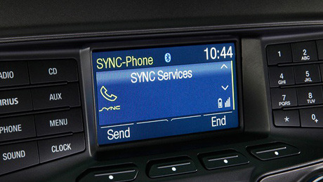 Ford focus,Ford c-max,Ford transit,Ford fiesta,Ford b-max. Комплекс Sync обеспечивает голосовое управление различными мультимедийными функциями в машине, в том числе телефоном водителя. Также при помощи Sync можно создавать внутри автомобиля точку доступа Wi-Fi, дающую выход в Сеть сразу пяти устройствам.