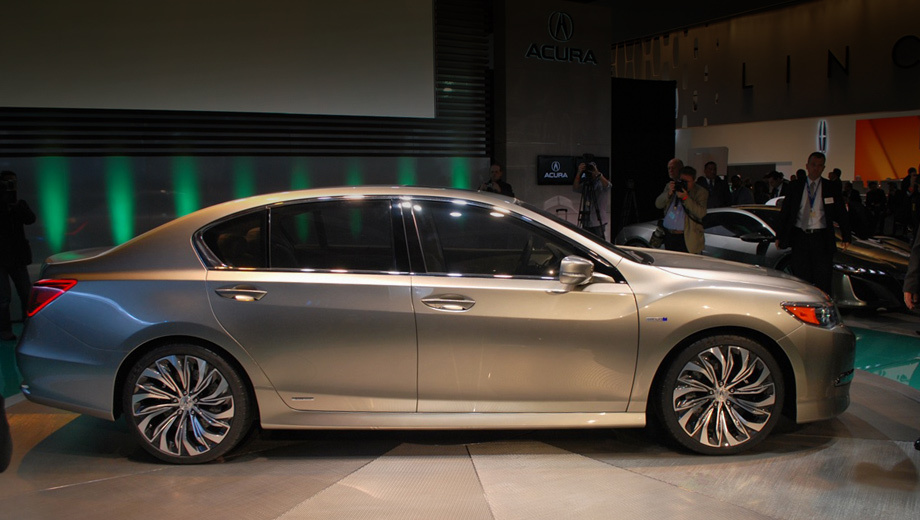Acura rlx. У концепта был 370-сильный гибридный привод. С учётом рыночных реалий можно предположить, что он будет доступен и для серийной машины.