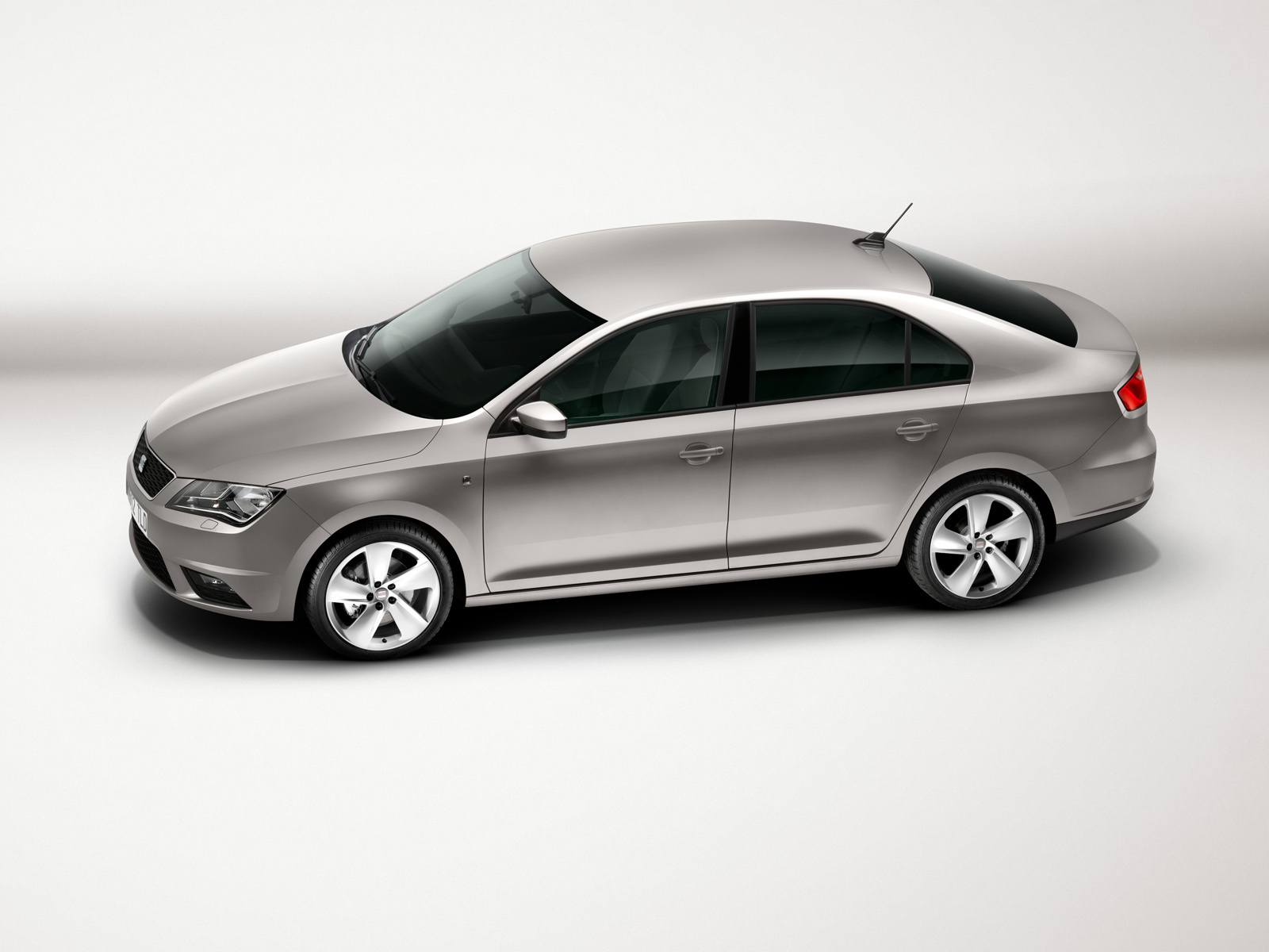 Испанцы представили новое поколение лифтбека Seat Toledo — ДРАЙВ