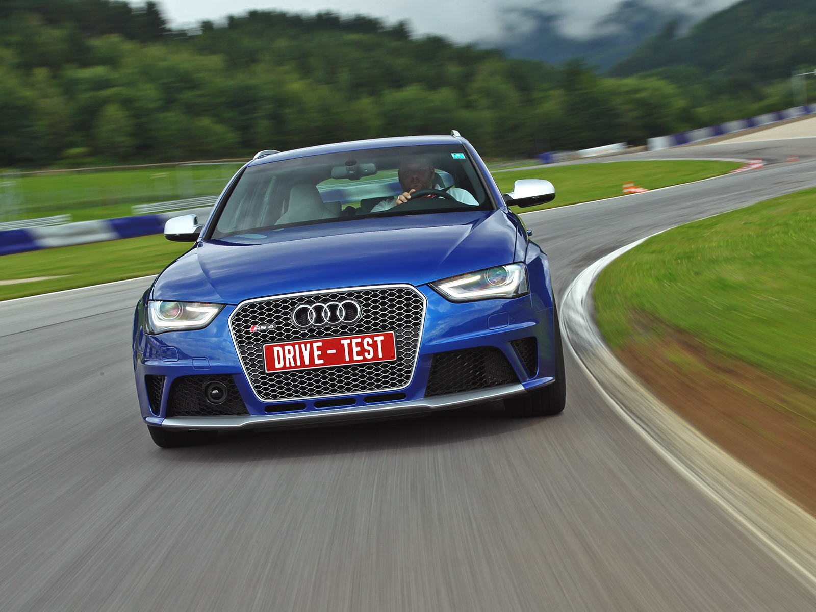 Играем в Феттеля на треке Red Bull Ring за рулём Audi RS4 — ДРАЙВ