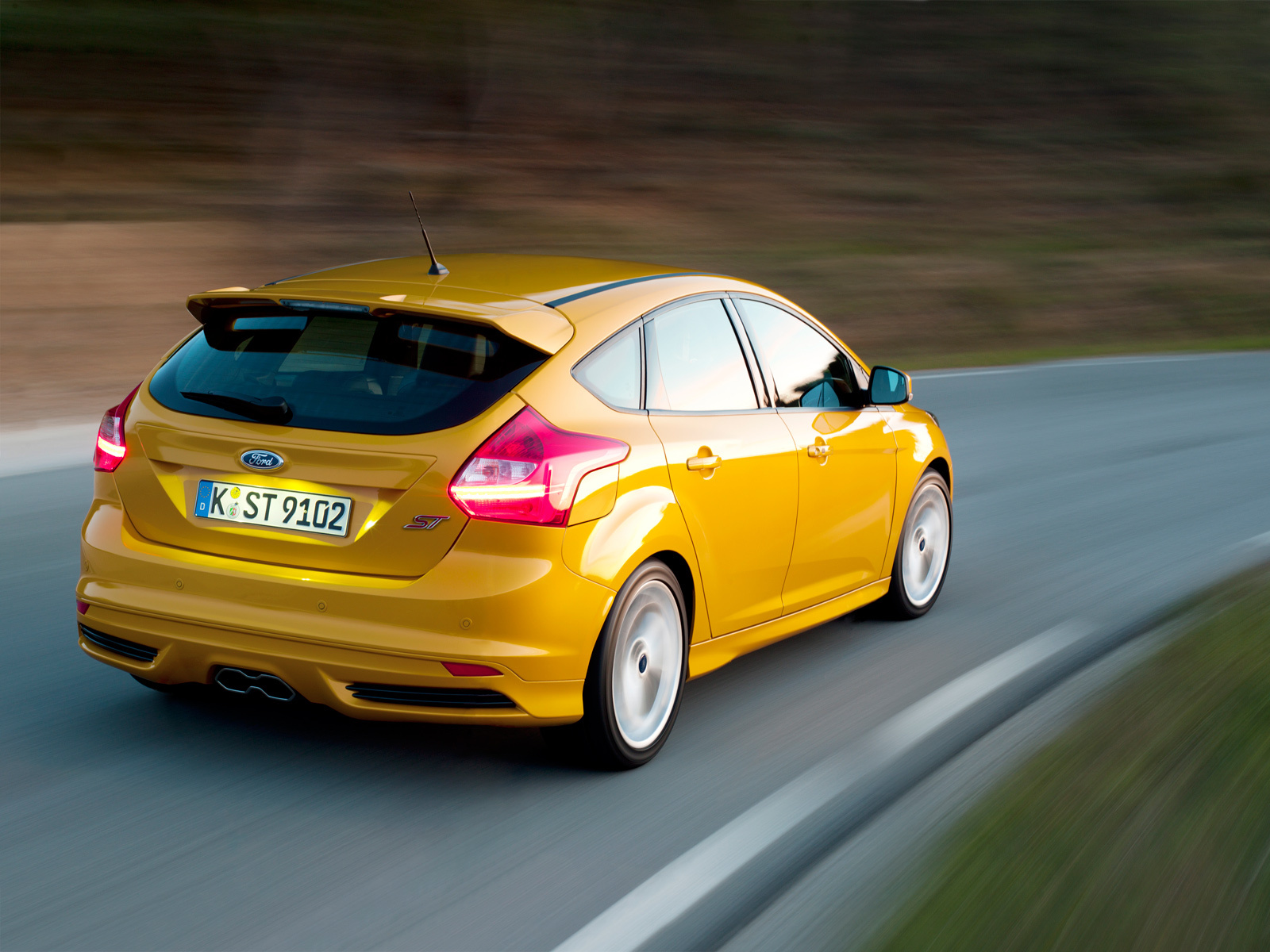 Колдуем за рулём спорткаров Ford Focus ST — ДРАЙВ