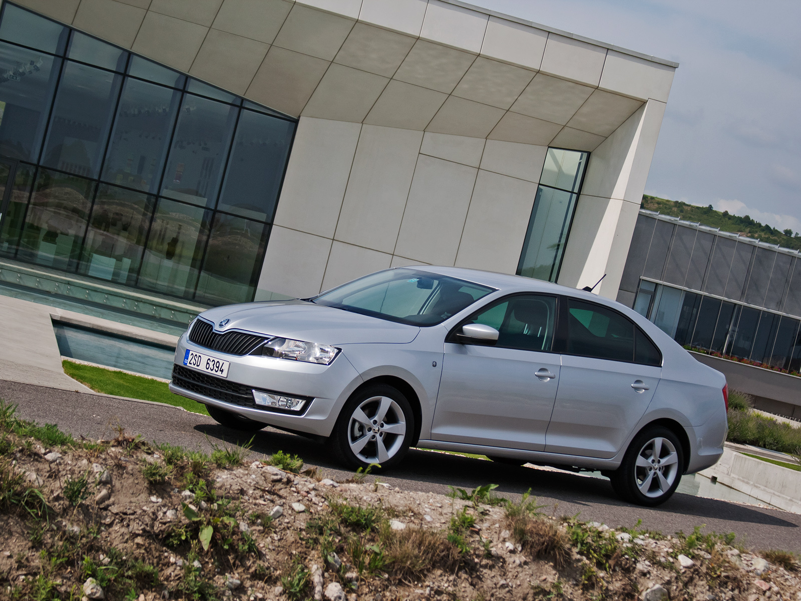 Оцениваем практичность лифтбека Skoda Rapid — ДРАЙВ