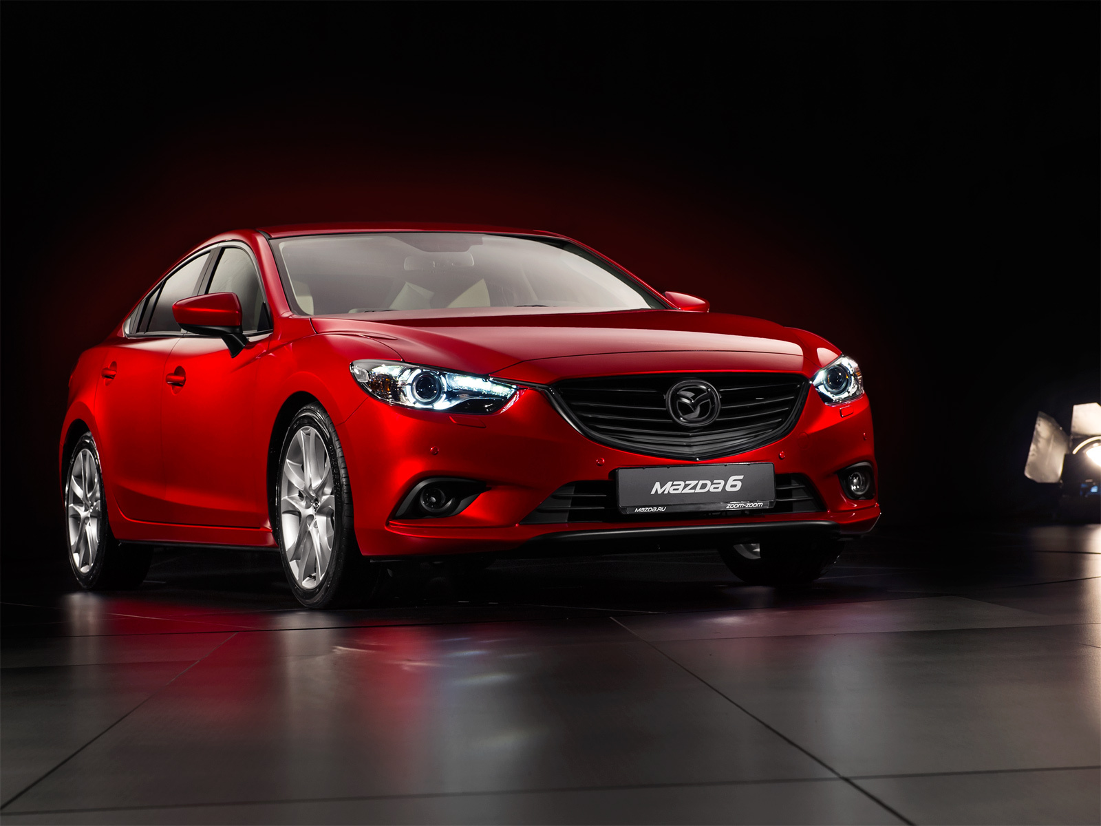 Проливаем студийный свет на новый седан Mazda6 — ДРАЙВ