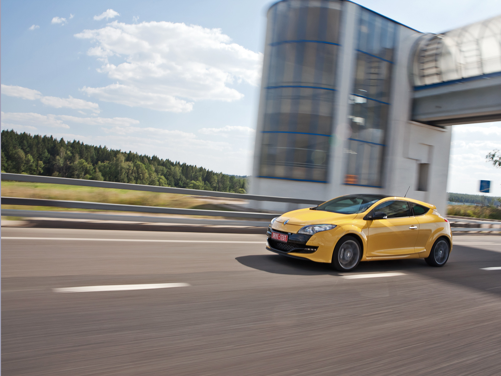 Изучаем двуличность хот-хэтча Renault Megane RS — ДРАЙВ