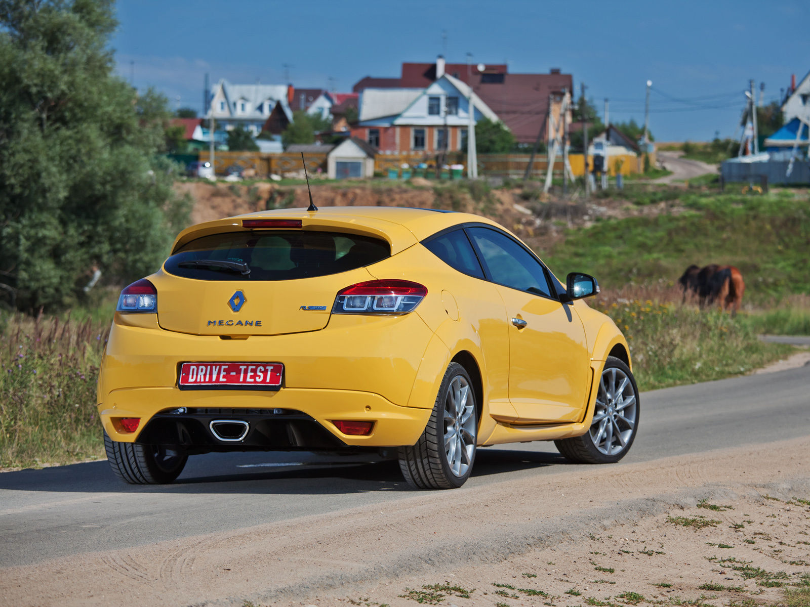 Изучаем двуличность хот-хэтча Renault Megane RS — ДРАЙВ