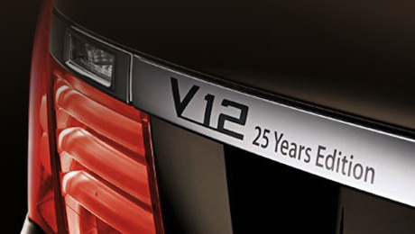 Bmw 7. Юбилейная «семёрка» BMW будет выпущена в начале 2013 года лимитированной партией из 15 автомобилей, которые можно будет приобрести только в США по цене от $159 695.