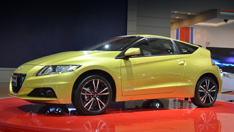 Honda cr-z. Рестайлинговая гибридная трёхдверка появится в продаже в Европе в начале следующего года.