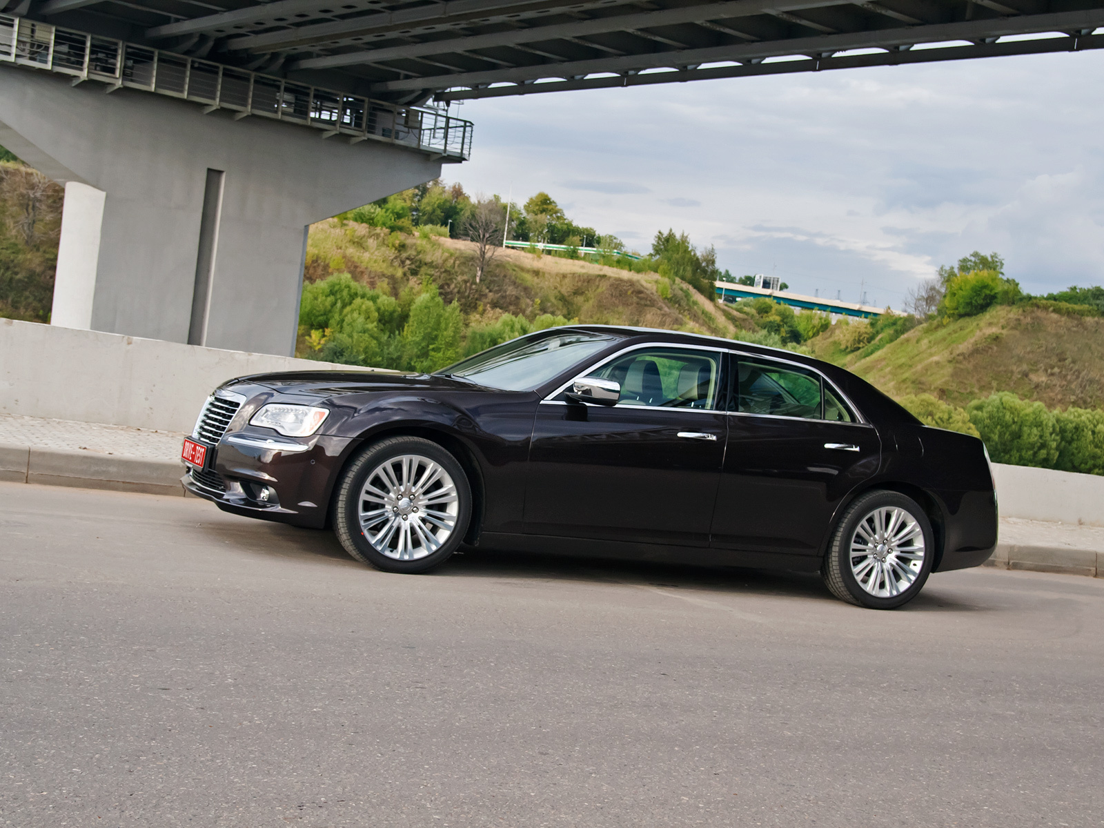 Проверяем новый Chrysler 300C пожилым седаном Volvo S80 — ДРАЙВ