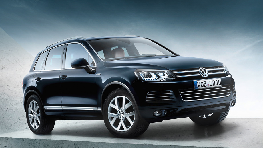 Volkswagen touareg. Автомобиль в особом юбилейном издании можно заказать с любым из доступных для модели двигателей.