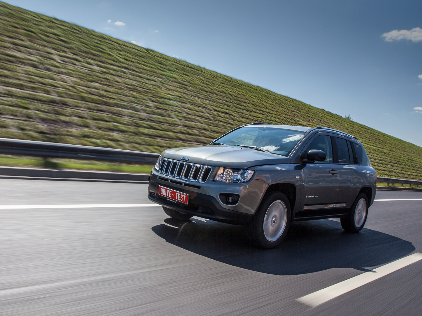 Сдерживаем себя вместе с кроссовером Jeep Compass — ДРАЙВ