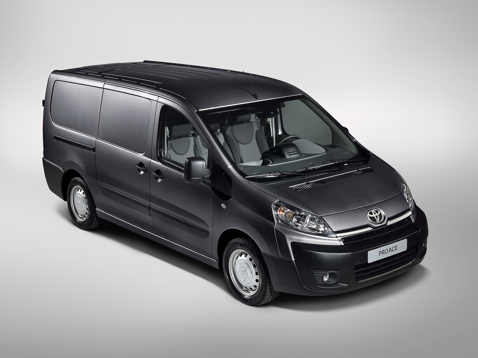 Микроавтобус это легковой автомобиль. Toyota Proace long. Toyota Proace Minivan. Пежо эксперт Тойота. Peugeot Expert 2013 фургон.