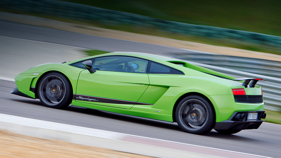 Lamborghini gallardo. Двухдверка Lamborghini Gallardo стала самой успешной моделью компании — за первые семь лет выпуска она преодолела планку в десять тысяч экземпляров.