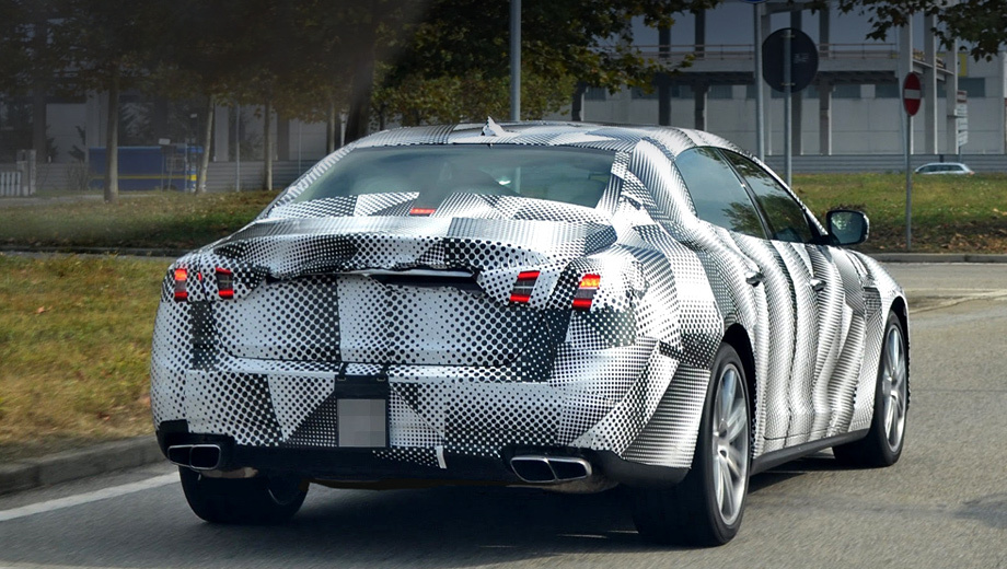 Maserati quattroporte. Сбросить маскировку новичок должен в январе 2013 года на автошоу в Детройте.