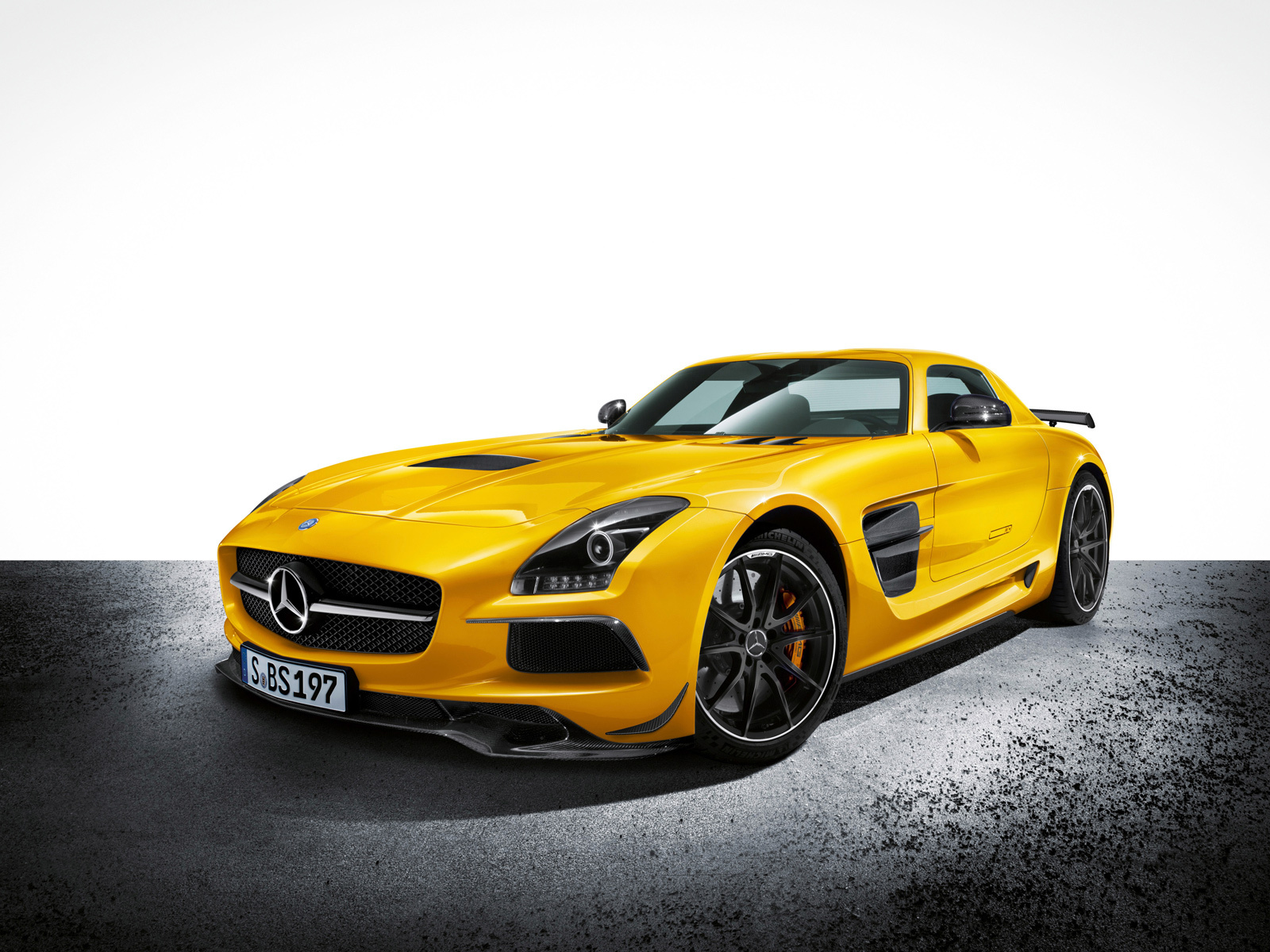 Немцы расчехлили суперкар Mercedes SLS AMG Black Series — ДРАЙВ