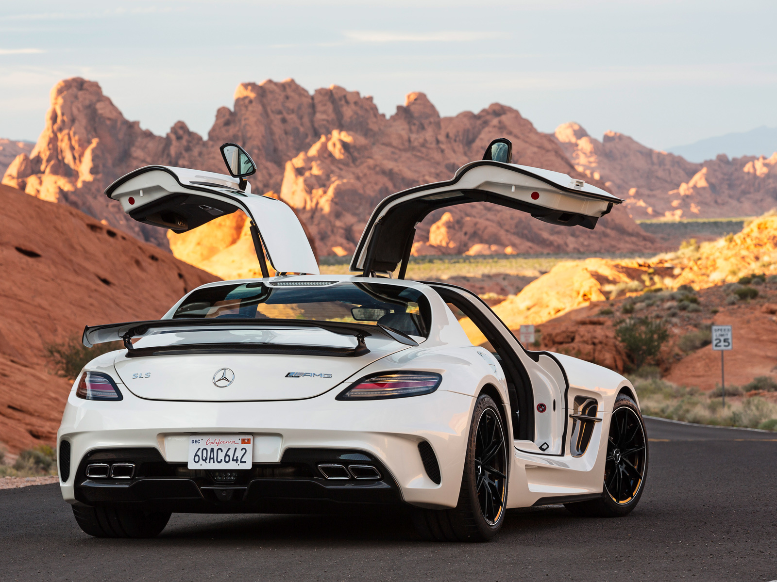 Немцы расчехлили суперкар Mercedes SLS AMG Black Series — ДРАЙВ