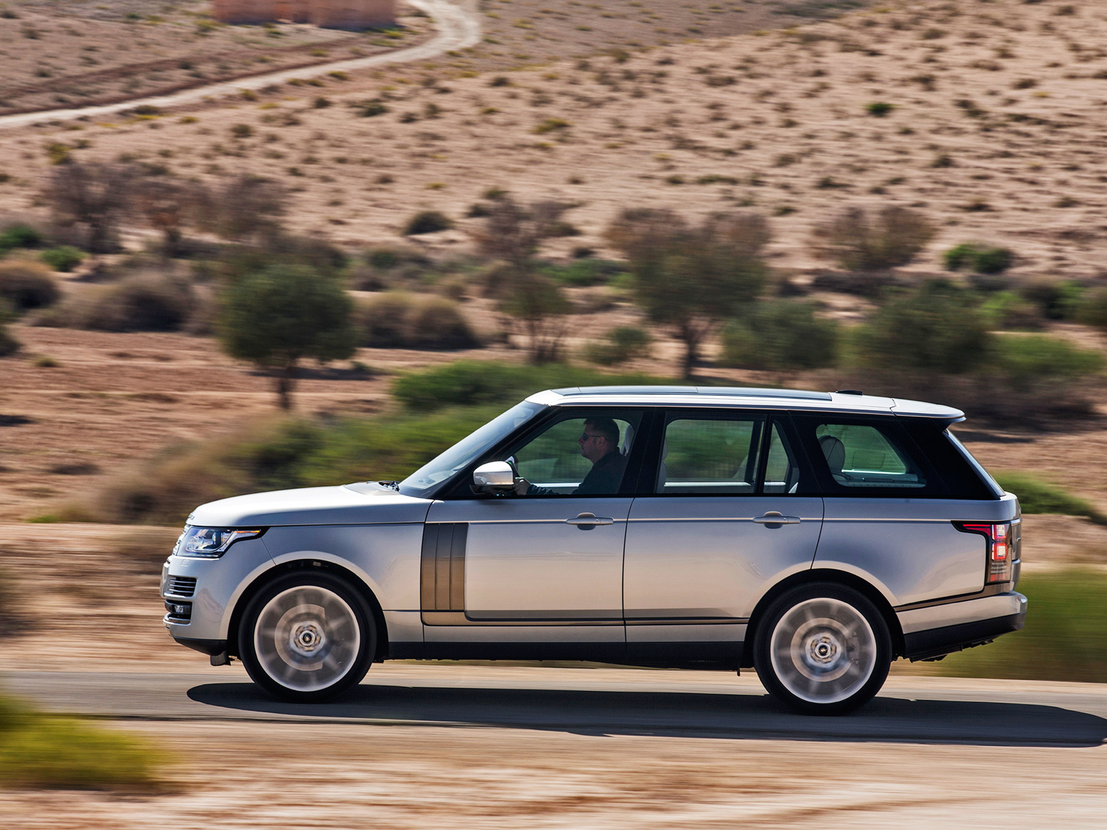 Оцениваем реалистичность нового внедорожника Range Rover — ДРАЙВ