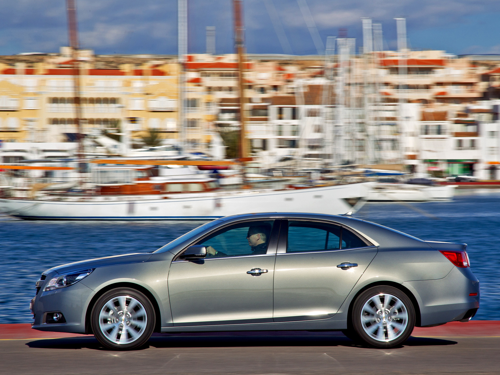 Проникаемся сюрпризами седана Chevrolet Malibu — ДРАЙВ