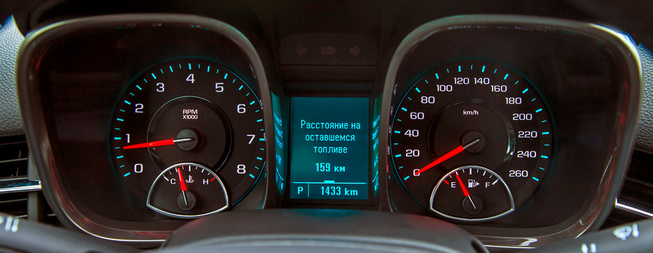 Расход камаро. Малибу турбо спидометр. Шевроле Камаро расход топлива на 100 км. Приборная панель на Camaro 2019 из мили в км. Давление впрыска Chevrolet Malibu 2013.