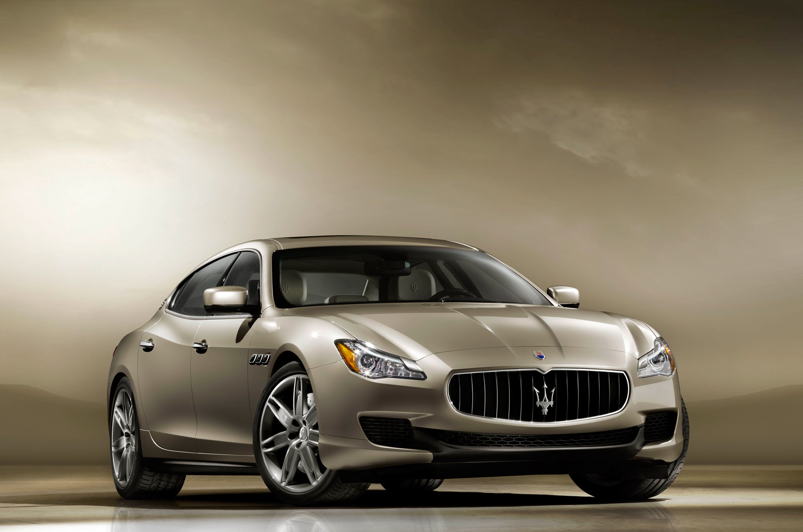 Итальянцы подразнили публику седаном Maserati Quattroporte — ДРАЙВ