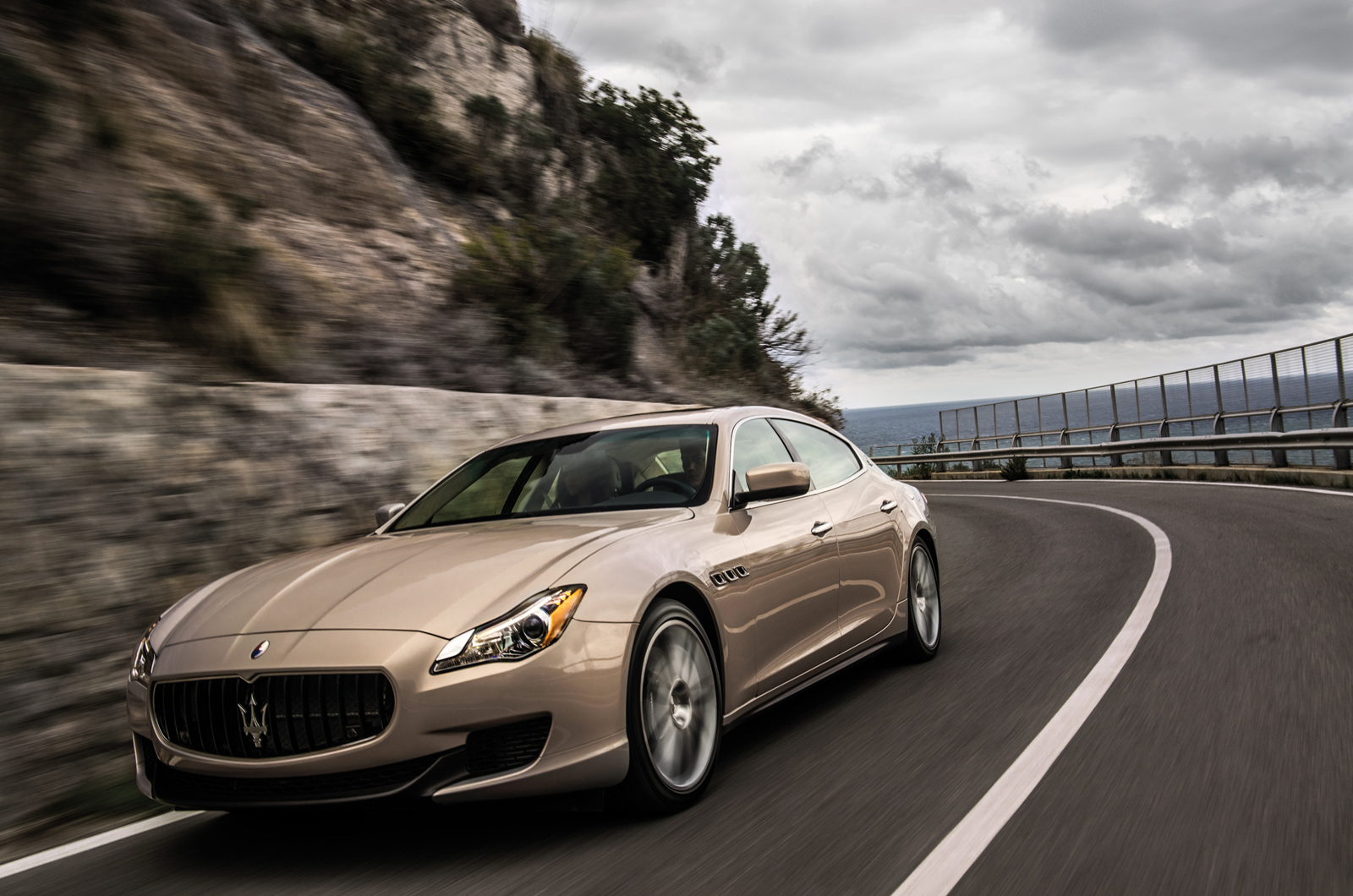 Итальянцы подразнили публику седаном Maserati Quattroporte — ДРАЙВ