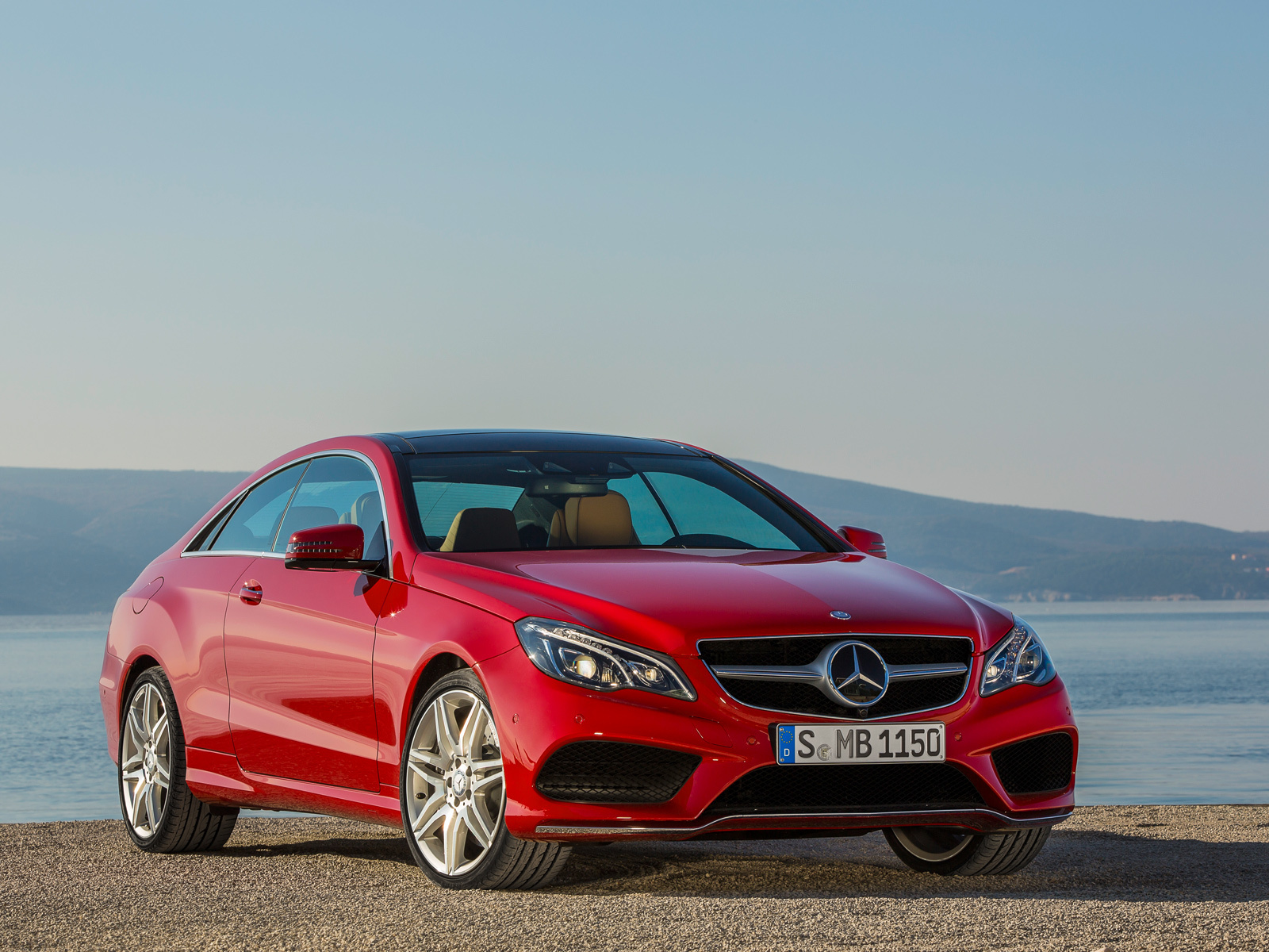 Машины е класса. Мерседес c class Coupe 2013. Mercedes Benz e Coupe 2013. Mercedes Benz e200 Coupe 2013 красный. Mercedes Benz e class Coupe 2013