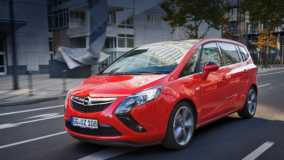 Opel zafira tourer,Opel zafira. В Германии Zafira Tourer BiTurbo продаётся в двух исполнениях — Sport (от 35 405 евро) и Innovation (от 36 855 евро). Первые машины доедут до своих владельцев в апреле 2013 года.