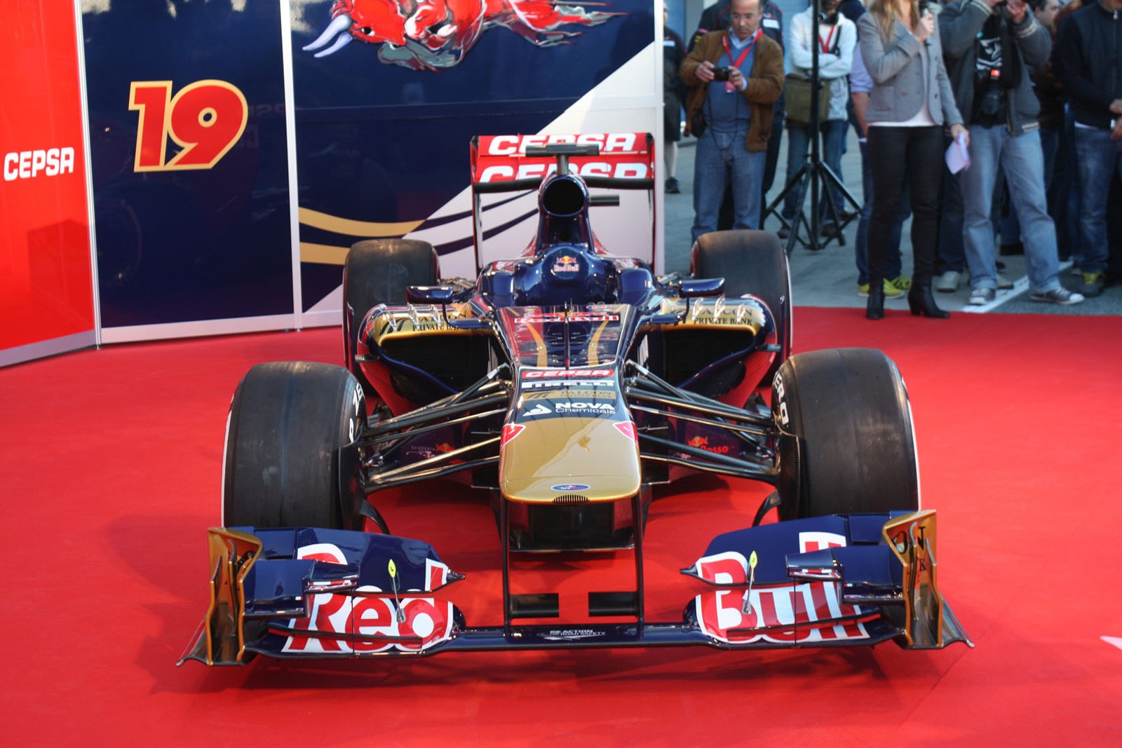 Toro Rosso STR8 (2013), машина Формулы-1 — ДРАЙВ