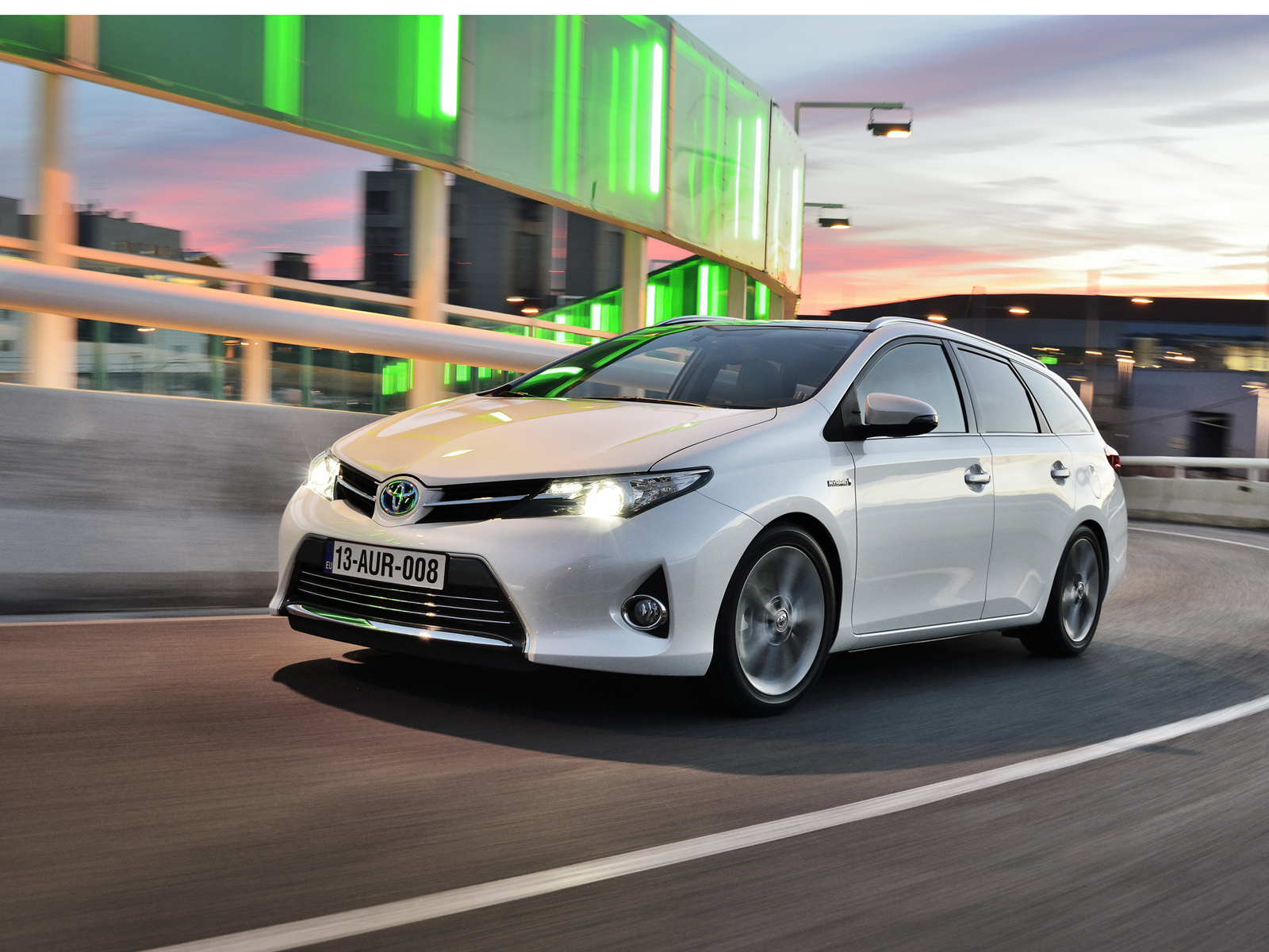 Японцы показали серийный универсал Toyota Auris — ДРАЙВ