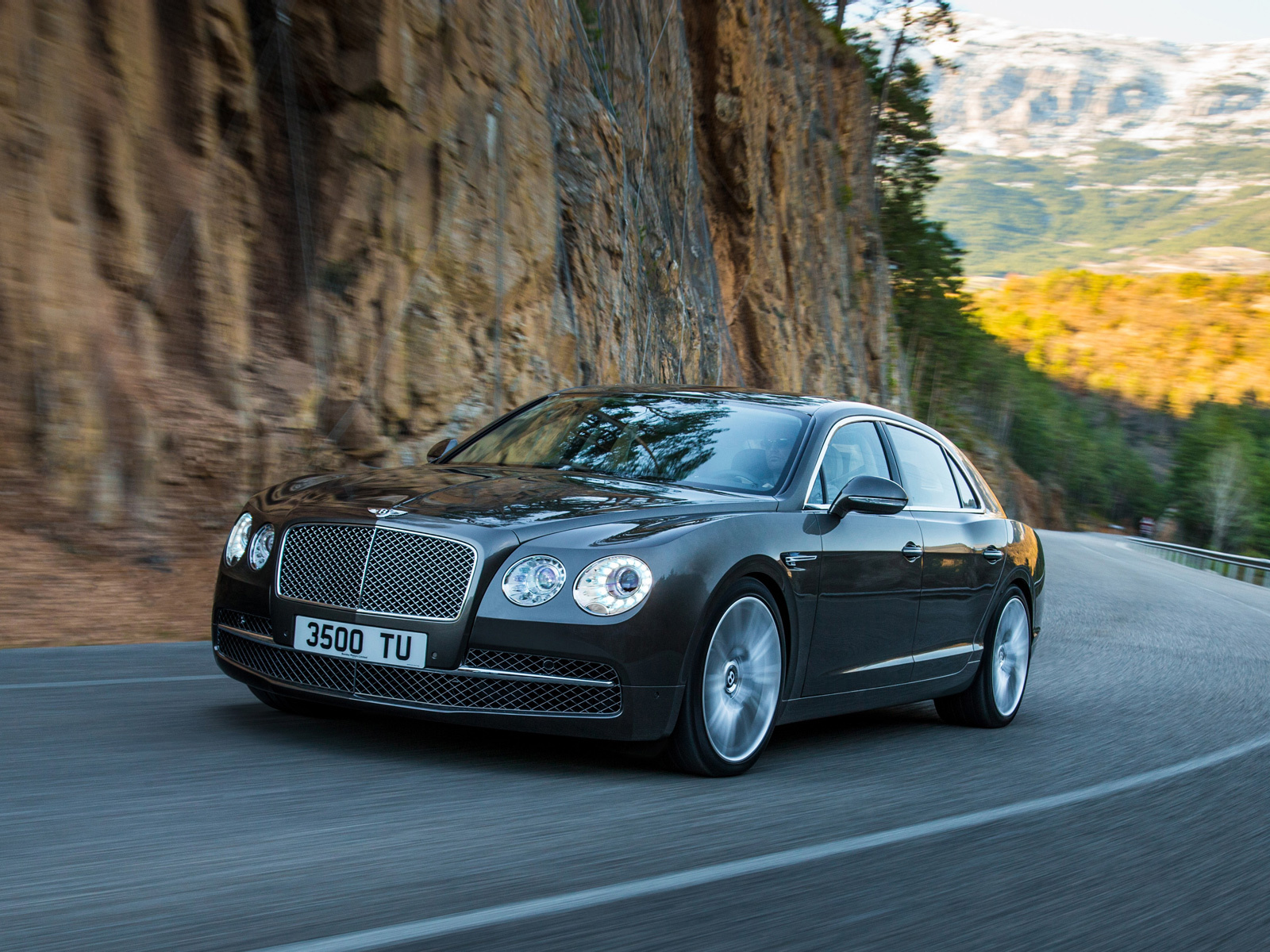 Компания Bentley представила новый седан Flying Spur — ДРАЙВ