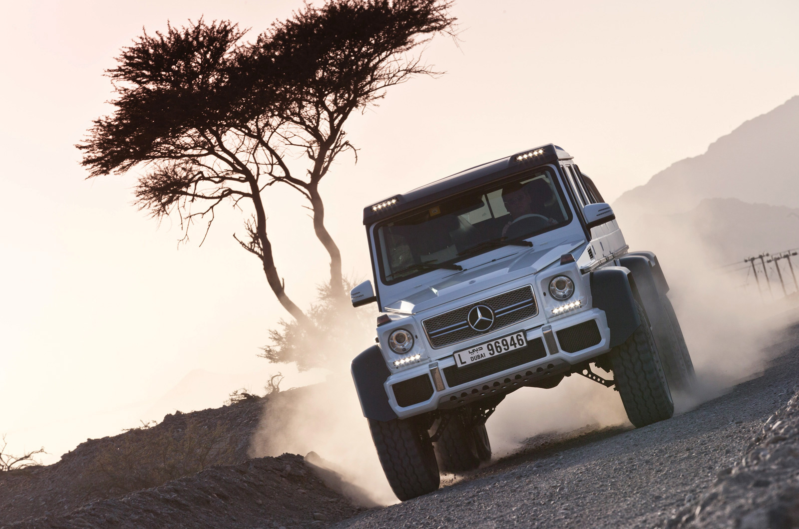 Немцы превратили Mercedes G 63 AMG в трёхосного монстра — ДРАЙВ