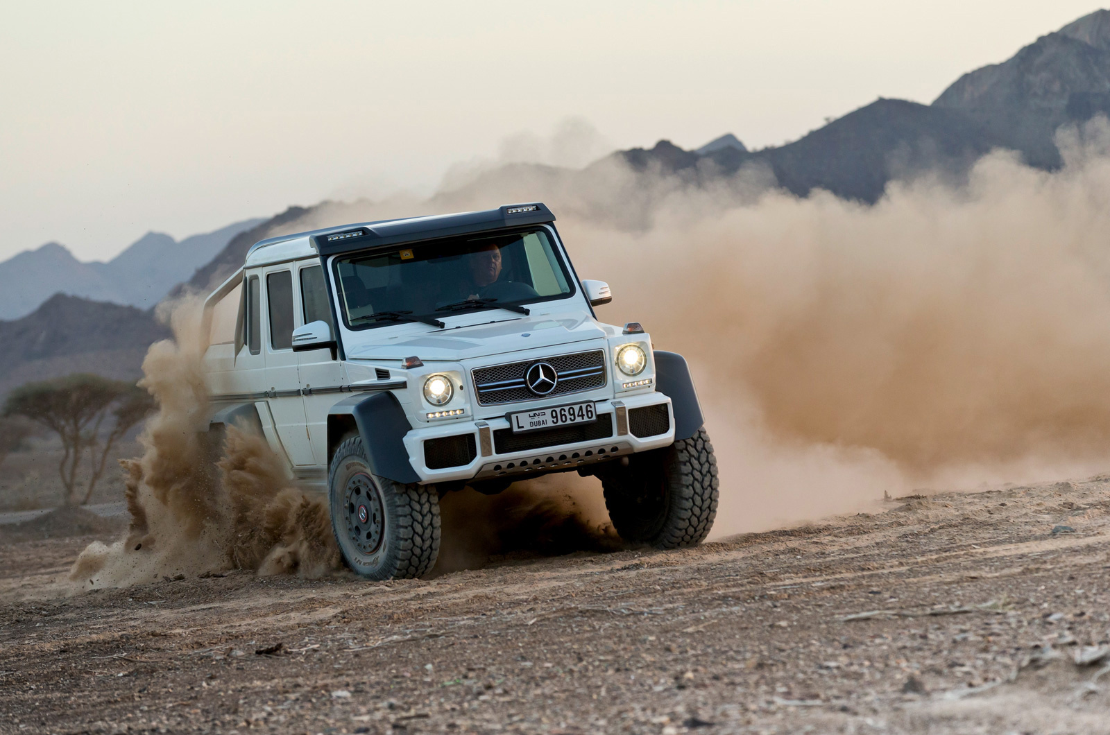 6 1 х 4 х 4. Мерседес джип 6 колесный. Gelendwagen 6x6. Внедорожники Мерседес Бенц Гелик 6на 6. Мерседес Гелендваген 6х6 розовый.