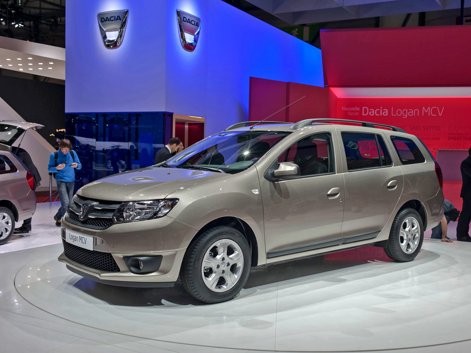 Логан 2023. Рено Логан MCV 7 мест. Семиместные Dacia Logan. Дачия Логан второе поколение. Новый Ларгус и Рено Логан.