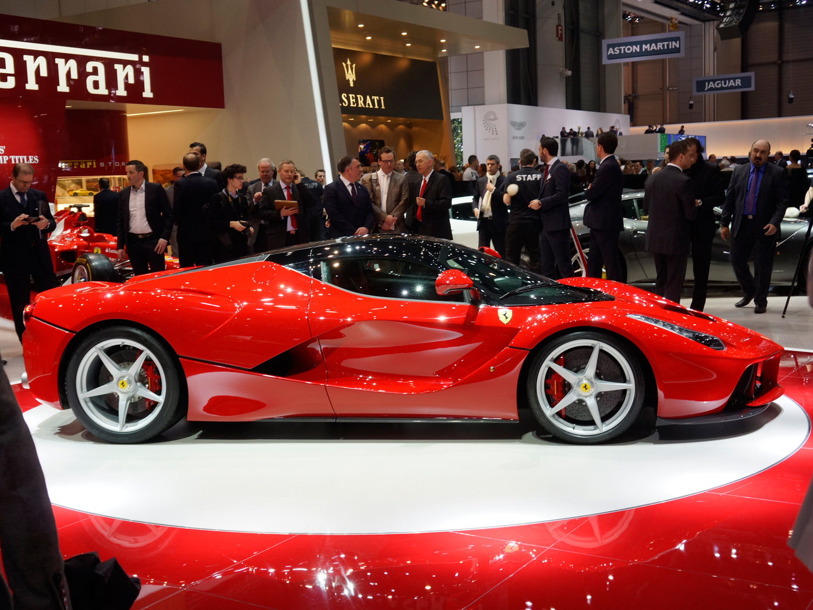 Итальянцы представили миру супергибрид Ferrari LaFerrari — ДРАЙВ