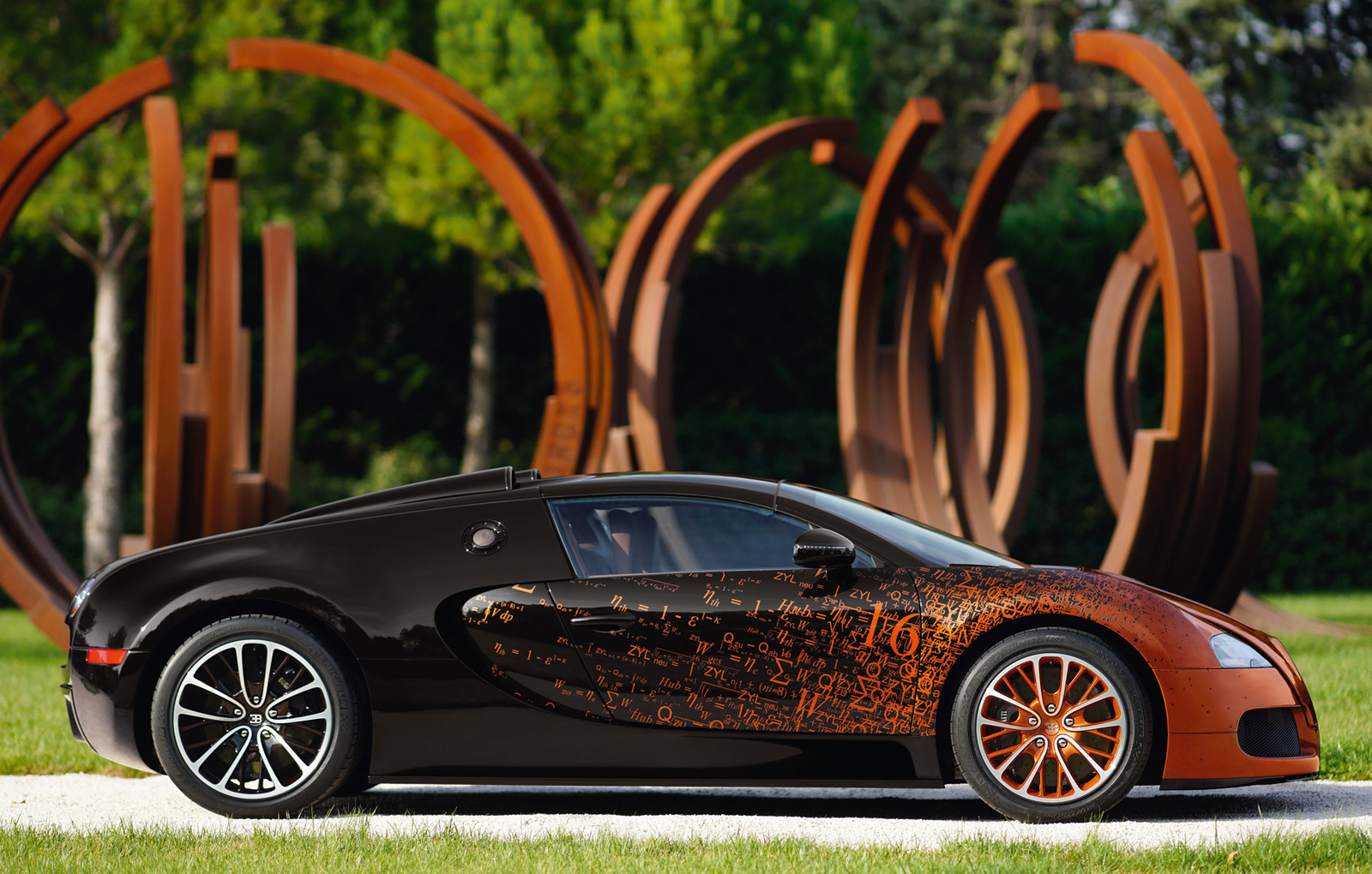 Суперкар Bugatti Veyron Grand Sport расписался в любви к науке — ДРАЙВ