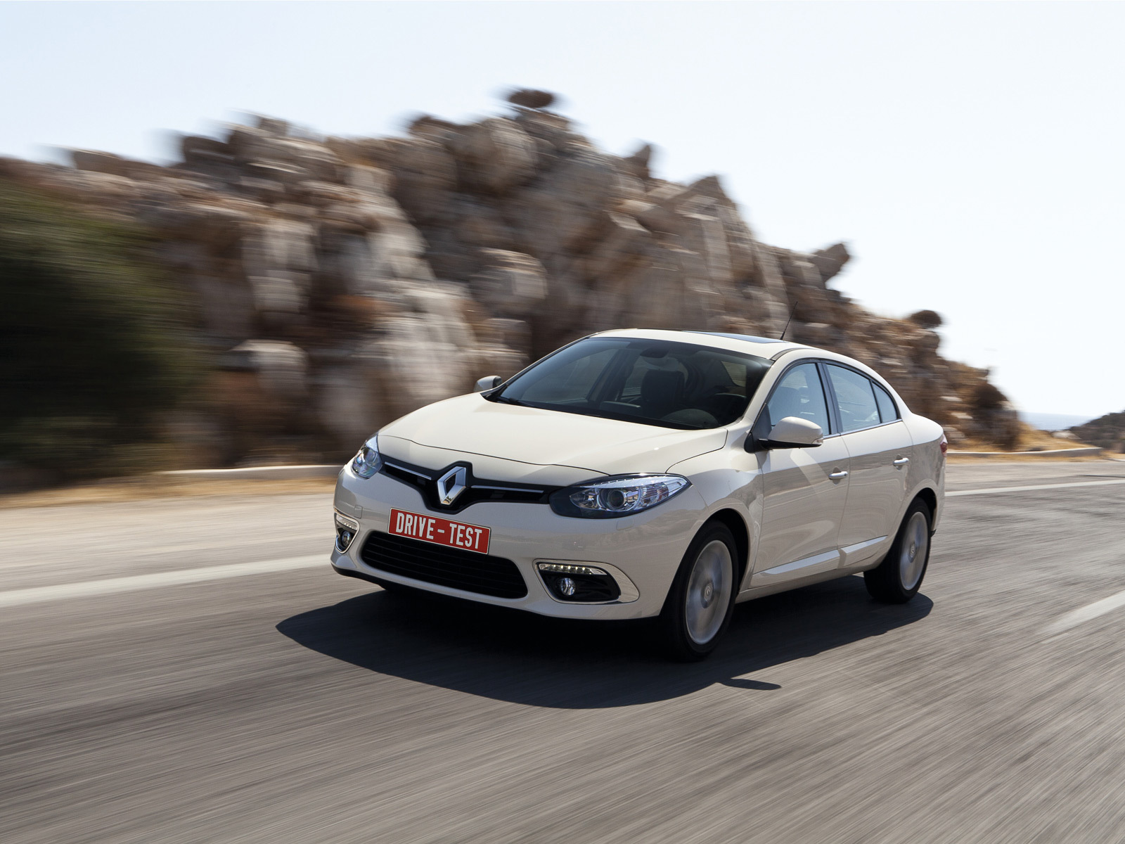 Балансируем седан Renault Fluence на турецких серпантинах — ДРАЙВ