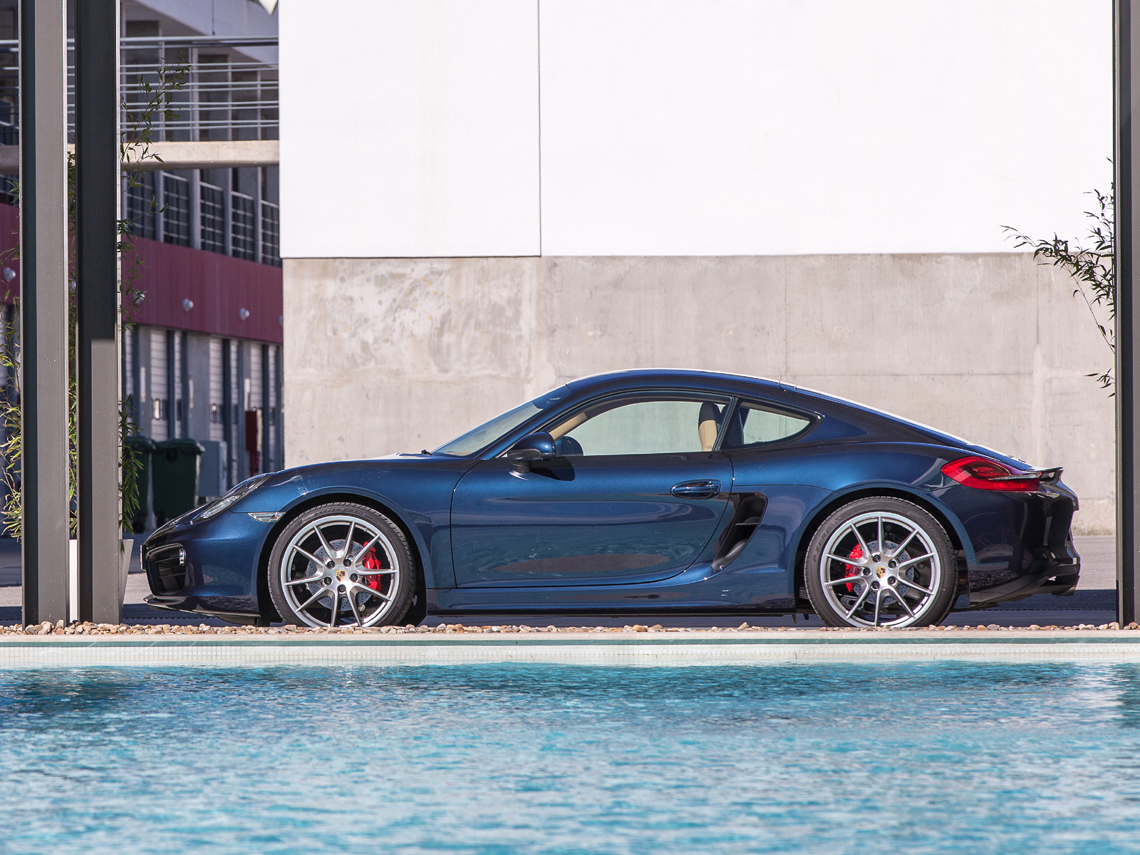 Вкручиваем в португальские повороты новый Porsche Cayman S — ДРАЙВ